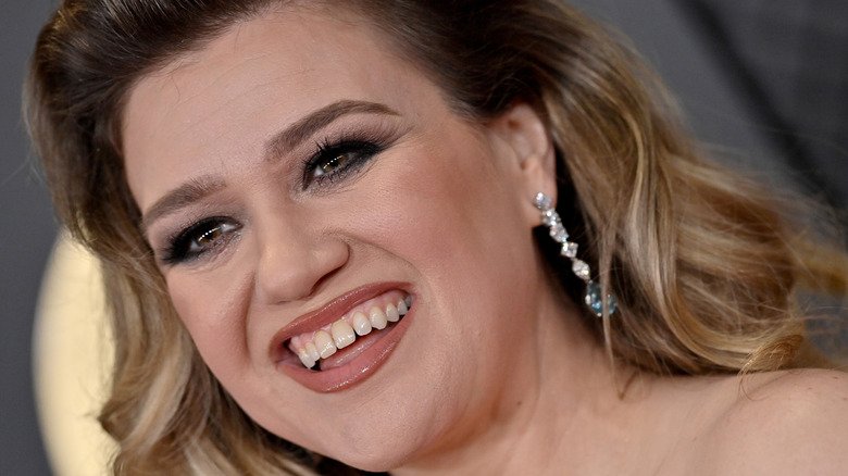 Okayyy, Girl! Kelly Clarkson Turns Up The Heat On Late Night With Seth Meyers In Ultra-Sheer Look