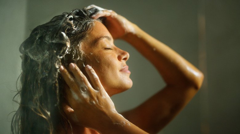 You Might Need To Triple Wash Your Hair For Optimal Results (But There's Good News If You're Short On Time)