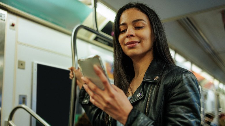 How To Start Sexting Like A Pro (Even If It Feels Awkward)