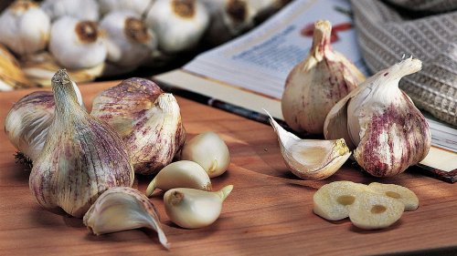 The Many Health Benefits of Garlic: From Great Skin To Cancer Prevention
