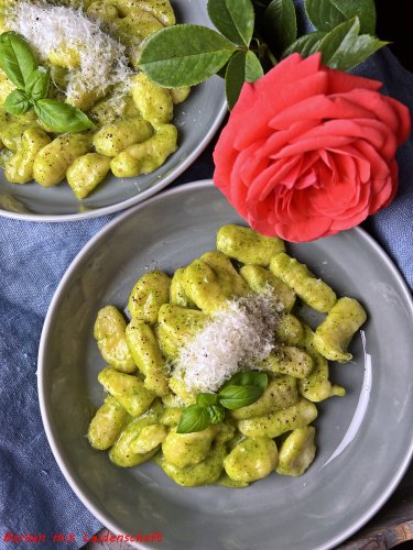 Gnocchi mit Basilikumpesto…mein grüner Teller, einfach und lecker