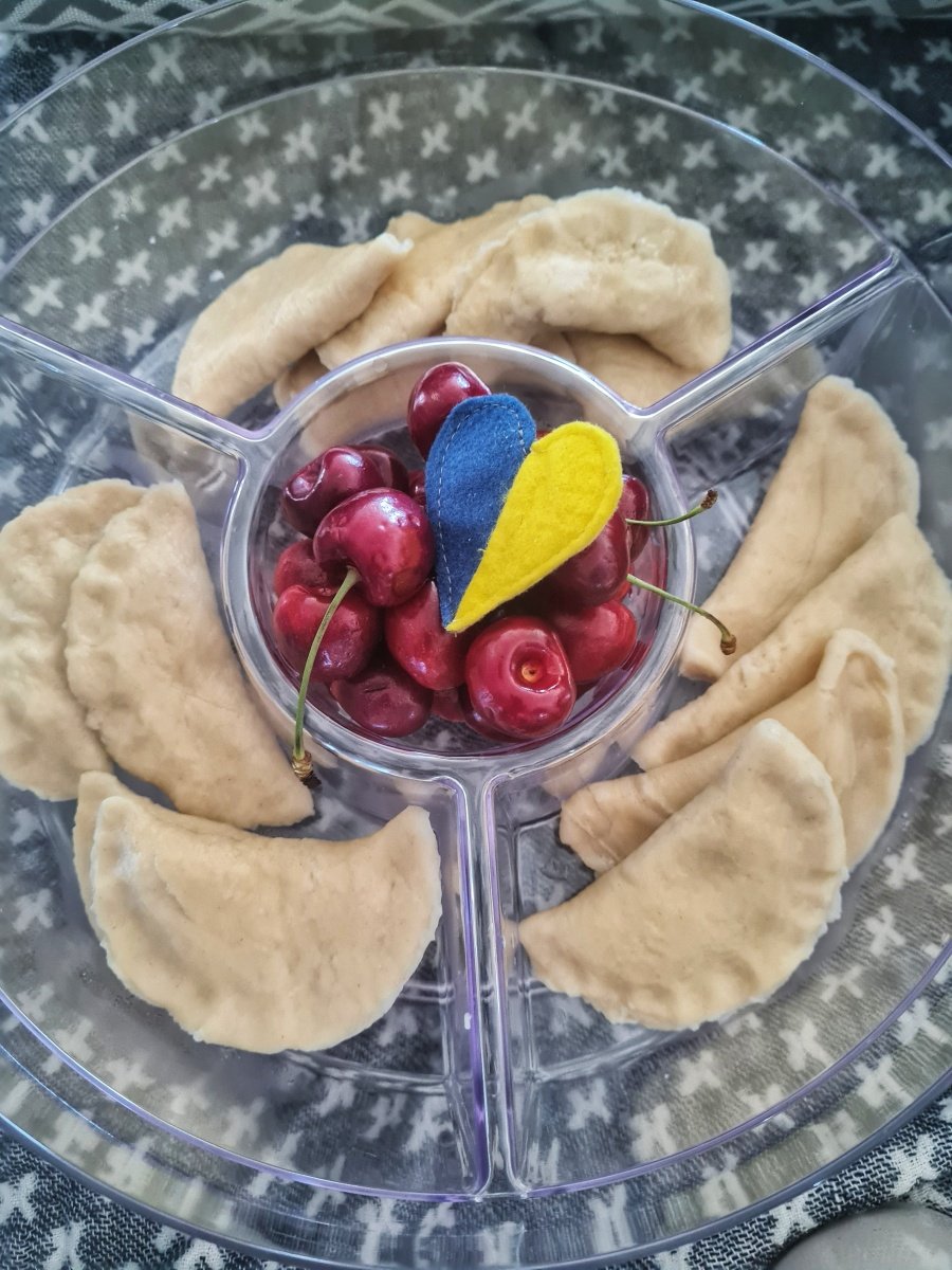 Ukrainische Wareniki mit Kirschen zum Picknick