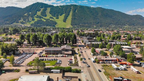 7 Must-Visit Small Towns Near Yellowstone National Park