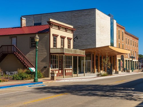 7 Top-Ranked Towns in Iowa for Retirees