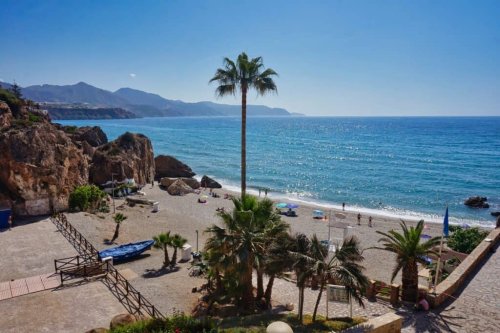 Nerja Strand • Die 10 schönsten Strände in Nerja, Spanien (+ Geheimtipps)