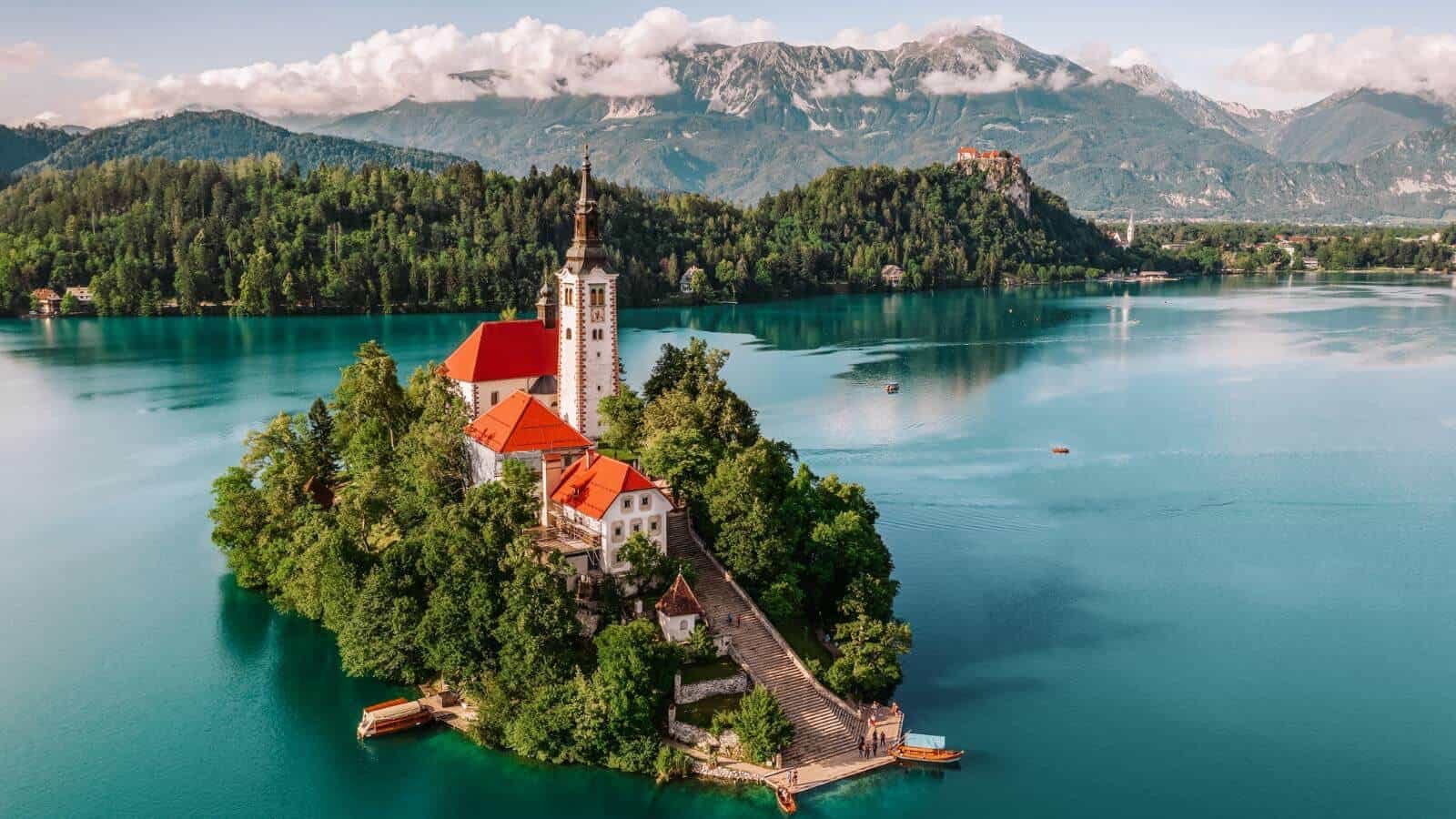 12 European Lakeside Towns for a Peaceful Getaway