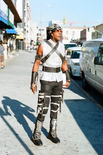 Los Angeles Photographer Discovers Skid Row’s Most Fashionable Residents