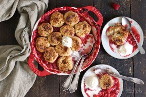 Erdbeeren & Himbeeren Cobbler