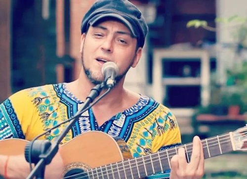Cantor de Santos, Conrado Pouza, morre aos 45 anos após lutar contra Covid-19
