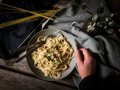 Vegane Spaghetti Carbonara mit Räuchertofu