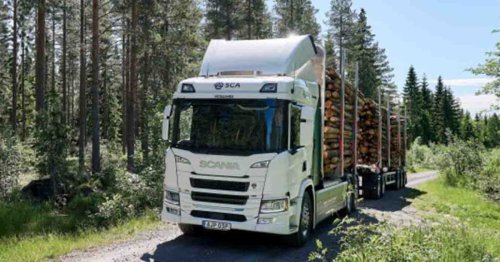 The world's first electric timber truck has been delivered in Sweden, and it can haul 80 tons