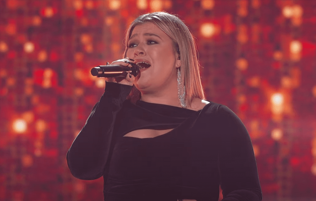 Kelly Clarkson Stuns At ACM Awards With Performance Of Dolly Parton’s “I Will Always Love You”