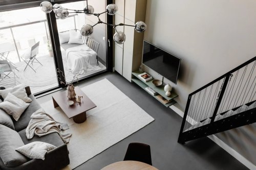 Un studio en duplex au design béton et métal