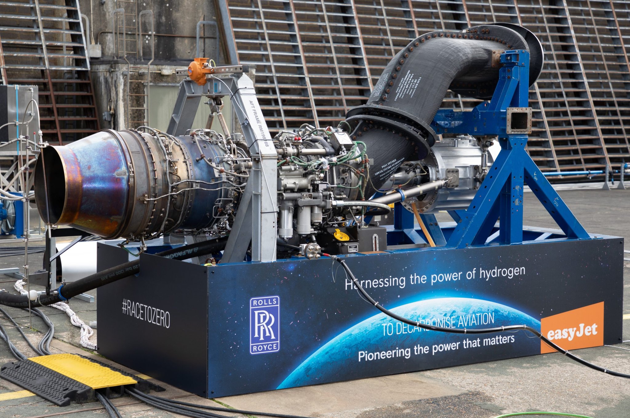 Rolls-Royce logra por primera vez que un motor de avión funcione con hidrógeno, pero no te emociones demasiado