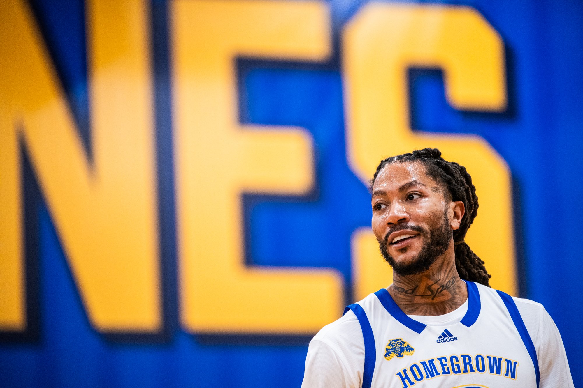 Derrick Rose Returns To Simeon Basketball Court With His Son For Alumni Game