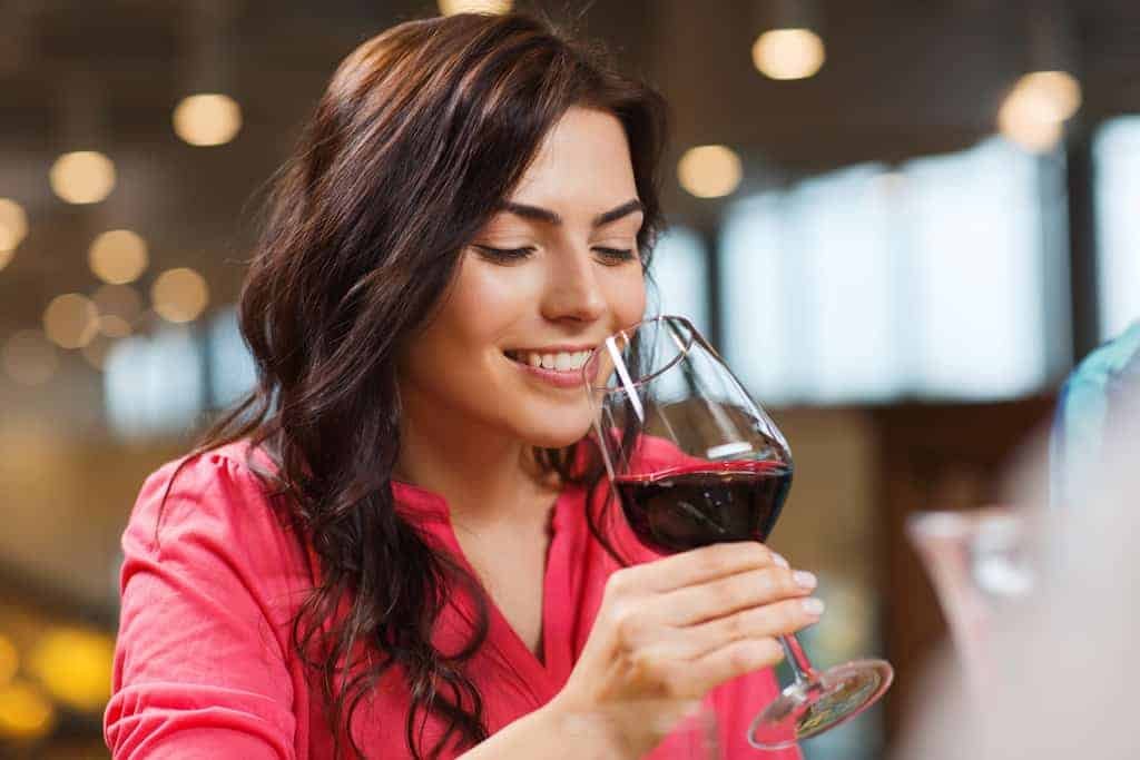 How To Taste Wine Properly: Step-By-Step Wine Tasting Guide