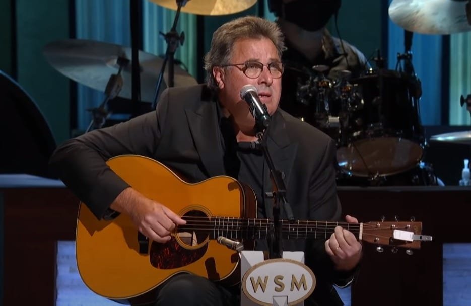 Vince Gill Pays Tribute to the Legendary Mac Davis with a Cover of Elvis’ “In the Ghetto”