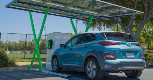 This modular ‘pop-up solar canopy’ charges EVs off-grid