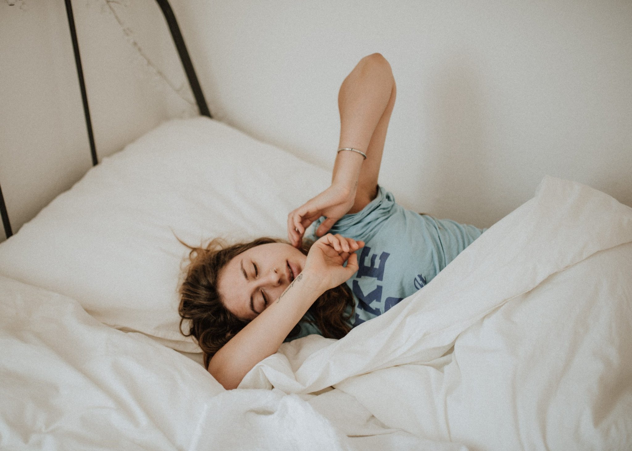 ¿Por qué nos despertamos de la siesta más cansados que antes de ella?