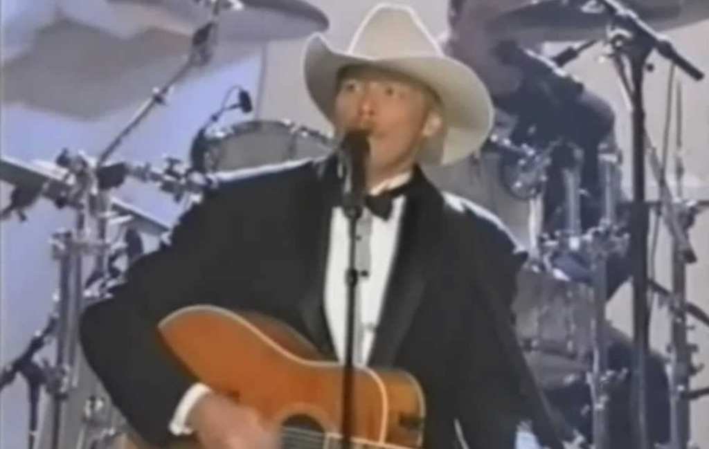 CMA Awards 1999: Alan Jackson Gets Standing Ovation After Protest Performance Of George Jones’ “Choices”