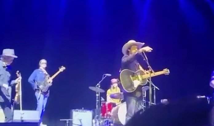 Ryan Bingham Kicks Out People Fighting At His Show: “We Don’t Play That Sh*t”