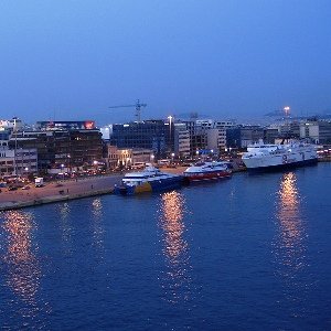 Getting from Athens to Piraeus | LooknWalk Greece