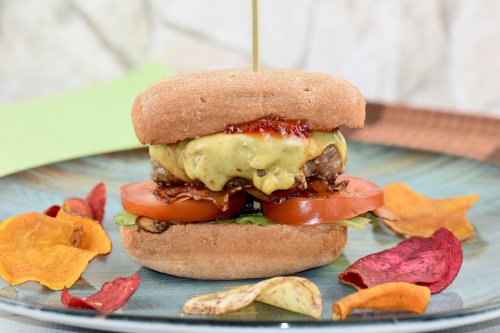 American Burger mit saftigem Rindfleisch-Patty
