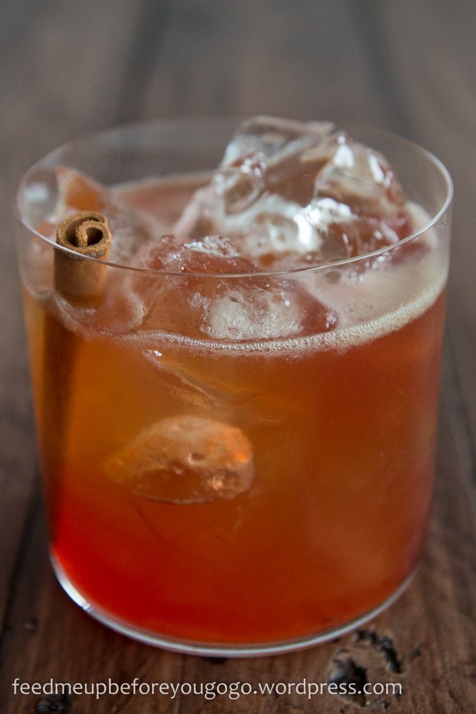 Cranberry-Rum-Drink mit Rosmarin-Zimt