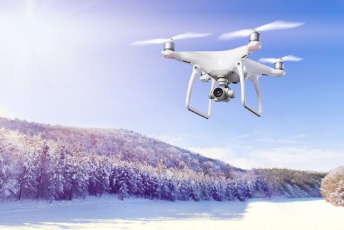 Man stranded in snow sends his drone to call for help