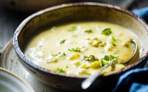 Cheesy Broccoli Soup [Vegan]