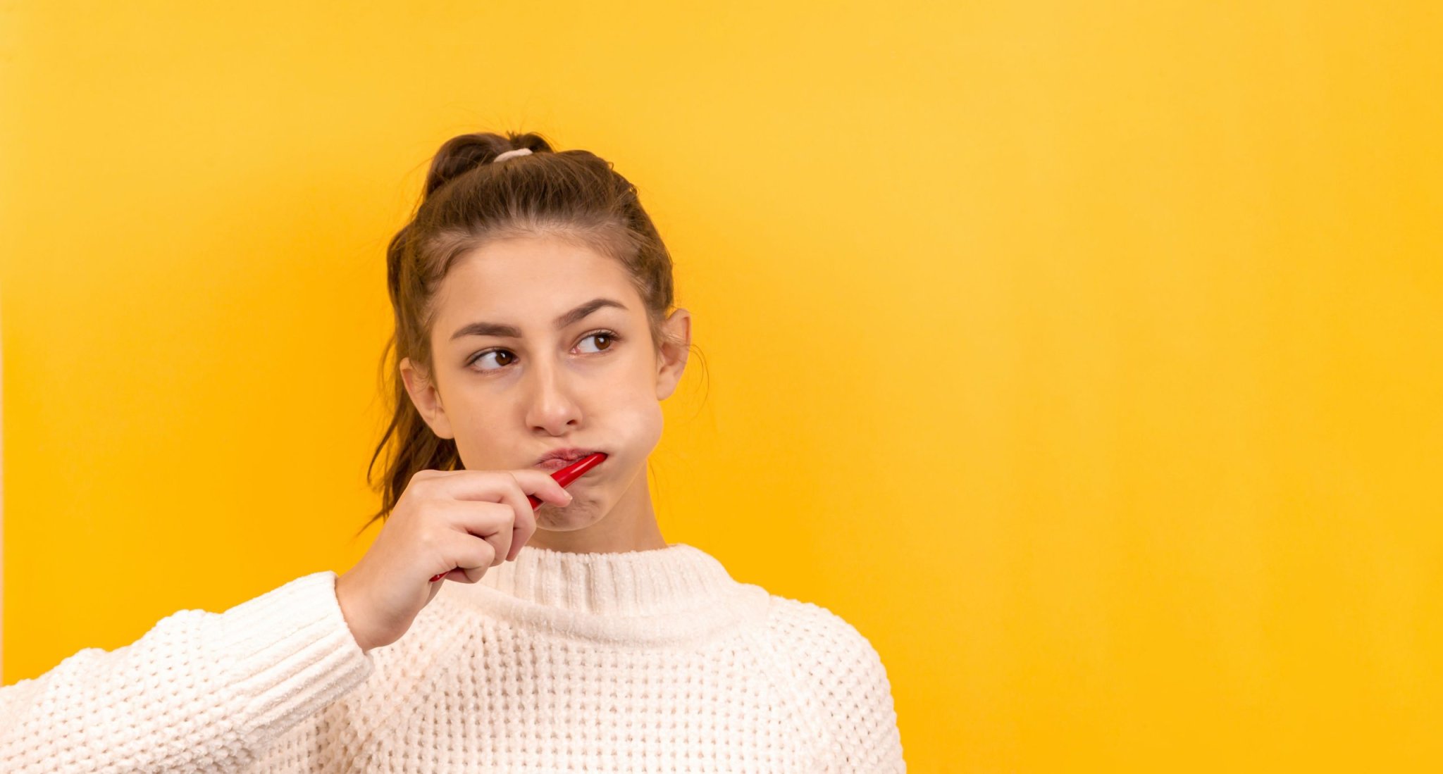 Tres cosas que haces mal al lavarte los dientes, pero crees que están bien, y cuatro que seguro pasas por alto