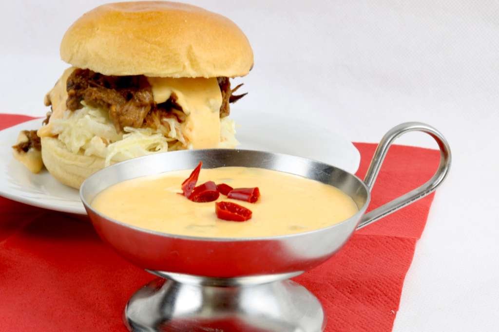 Selbstgemachte Chili Cheese Sauce