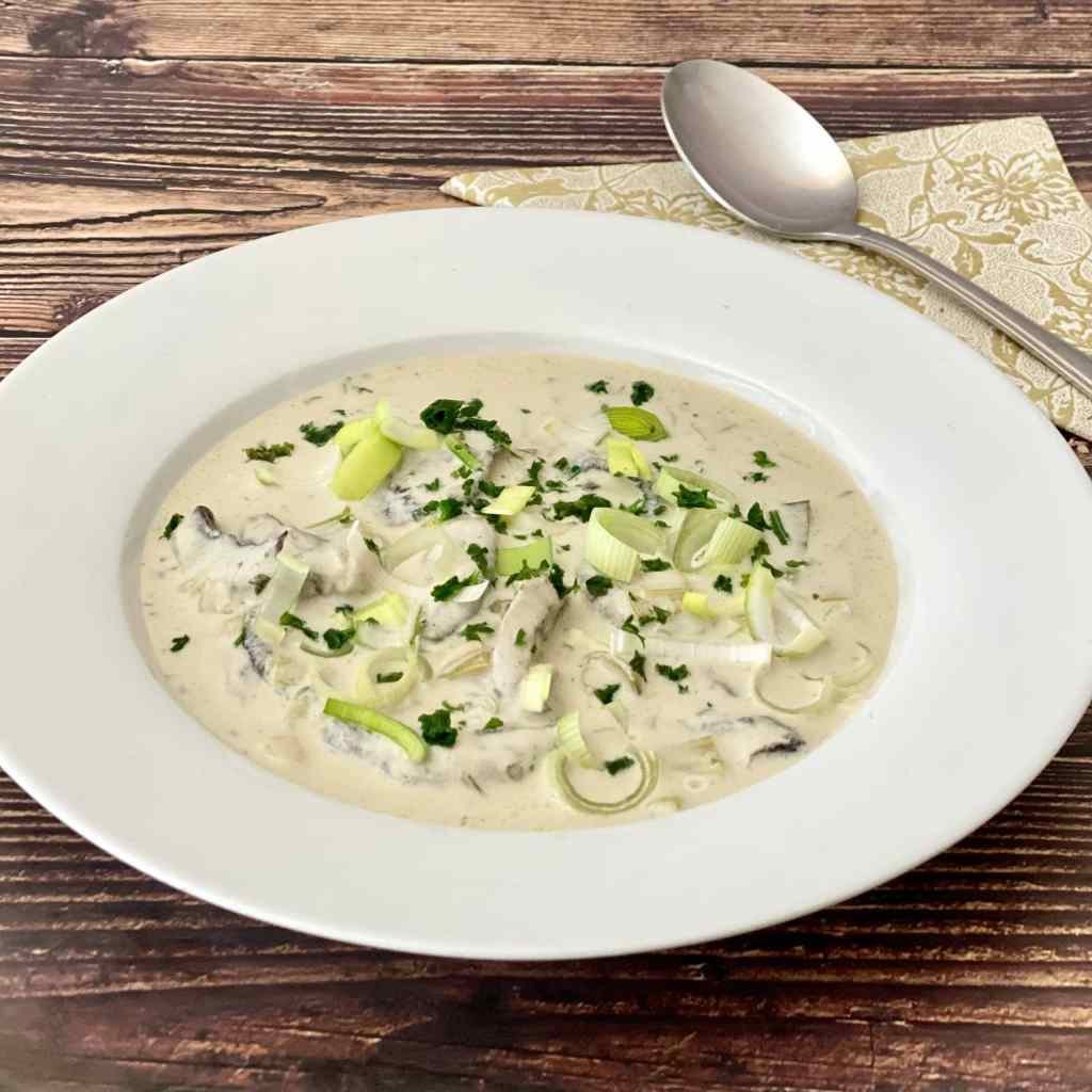 Vegetarische Käse Lauch Suppe mit Champignons
