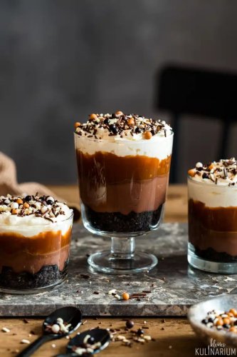 Schokoladen-Karamell-Dessert im Glas