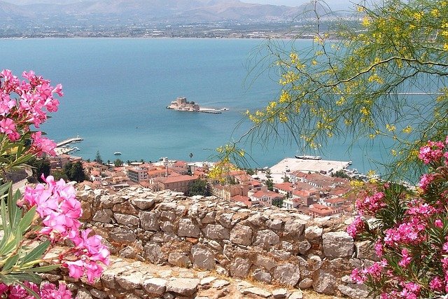 Best romantic places to fall in love on the Greek mainland | LooknWalk Greece
