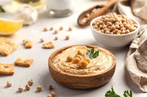 Top Tips For Making The Creamiest Homemade Hummus [Video]