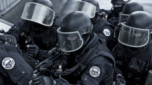 La France Va Envoyer Des Forces Spéciales En Guadeloupe Après Des Pillages Et Des Incendies Criminels - Encyclopedie