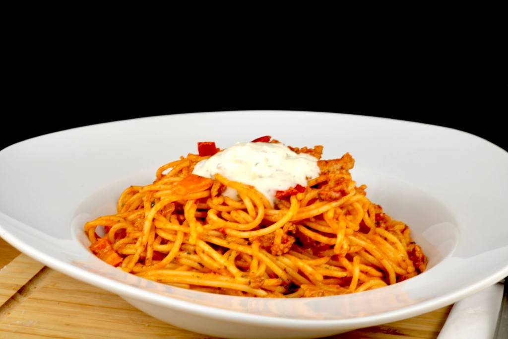 Spaghetti in einer Hackfleisch Metaxasauce