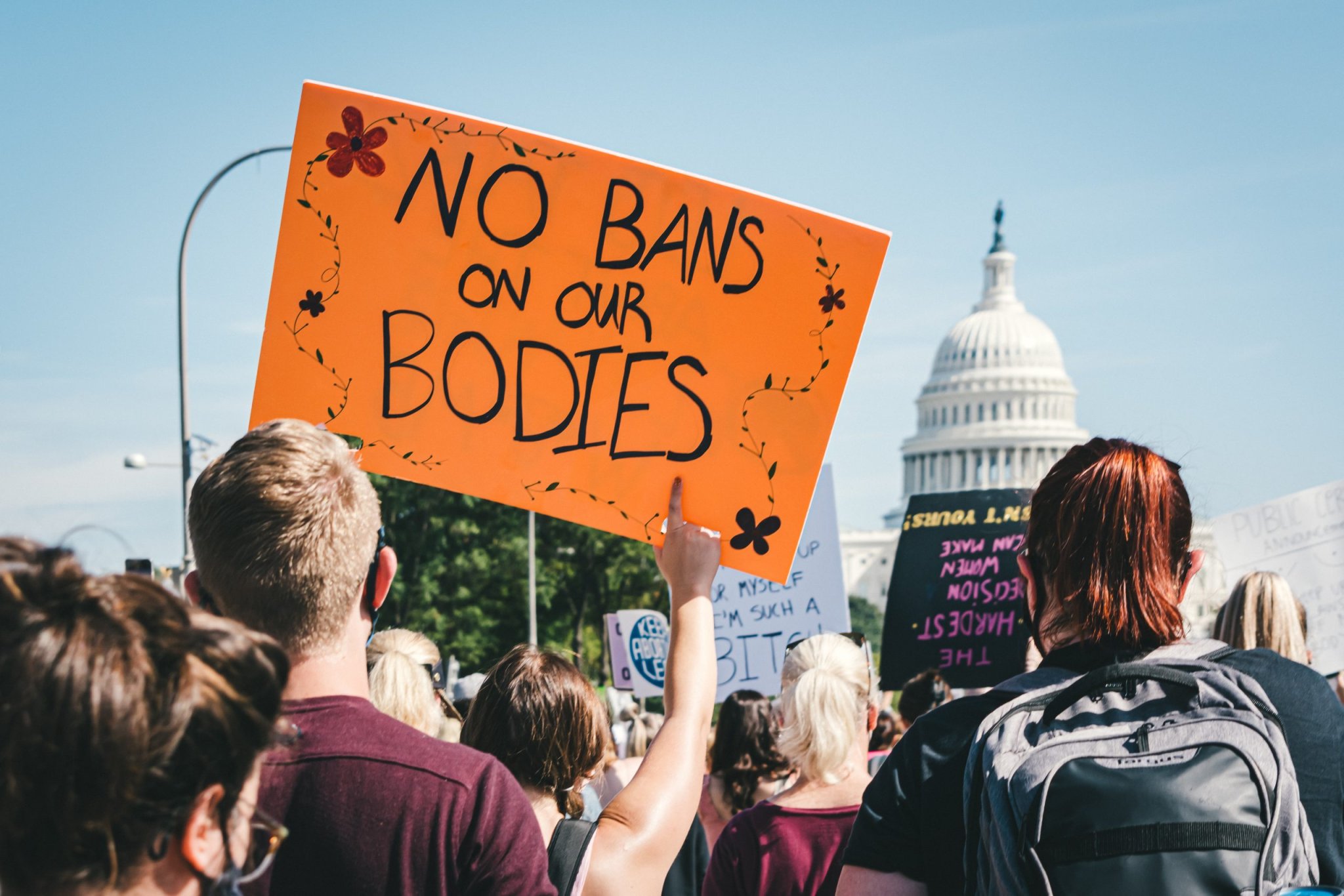 Meta y Google cuestionan el derecho al aborto de las mujeres