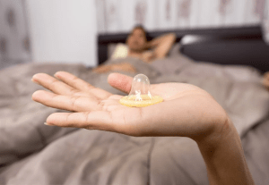 I ragazzi in Italia non usano i preservativi: tra costi eccessivi e poca educazione sessuale