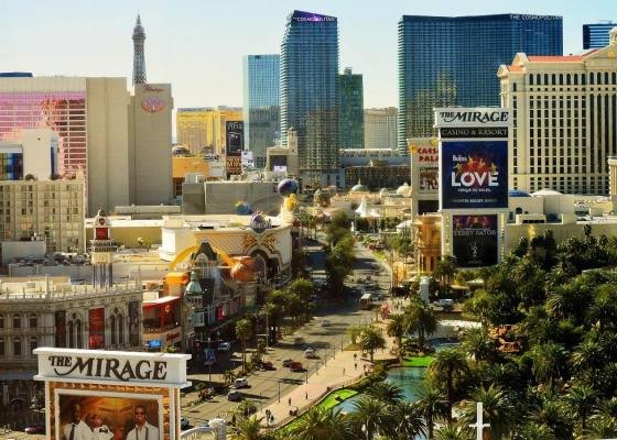 Las Vegas in June (2023)| Poker, Pride & Pools