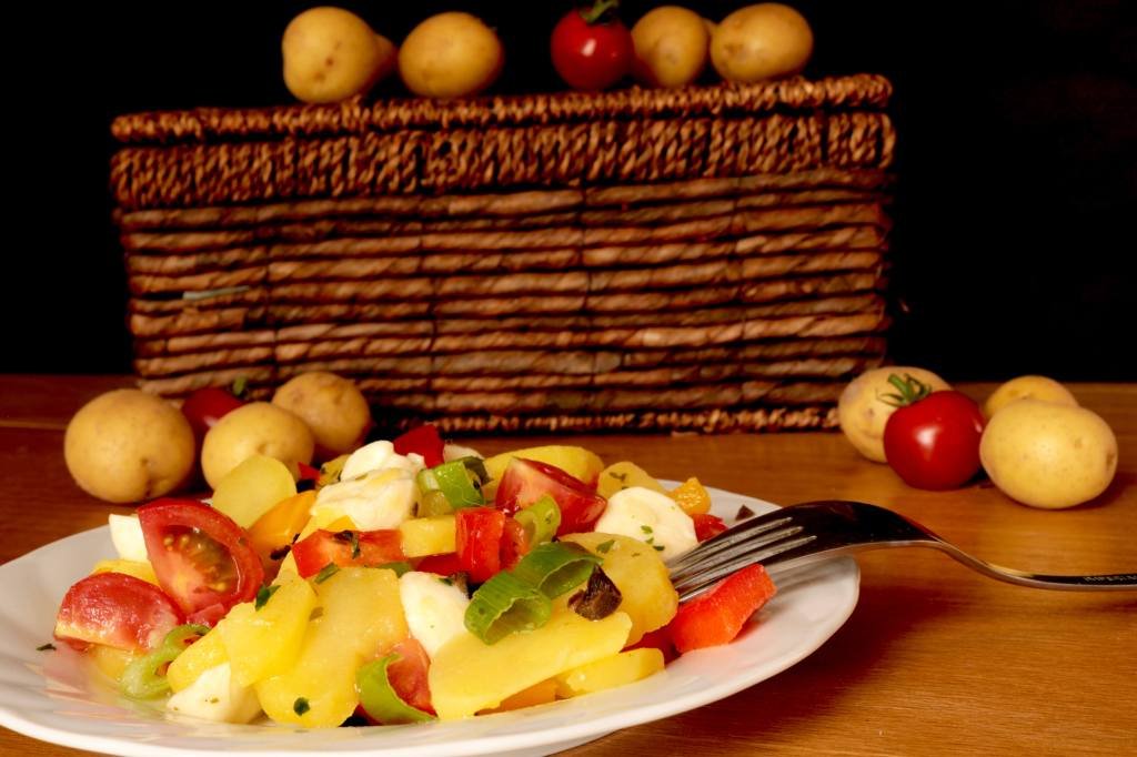 Mediterraner Bunter Kartoffelsalat