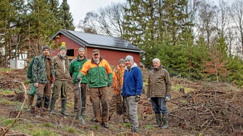 Hegering Volmarstein pflanzt mehr als 1000 Bäume in Esborn