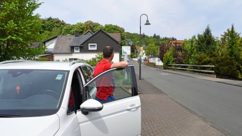 Elterntaxis in Bad Berleburg: Genervte Anwohner wehren sich