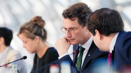 Corona in NRW: Ministerpräsident Wüst informiert über Lage
