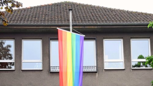 Für mehr Toleranz: Schwelm hisst die Regenbogenflagge