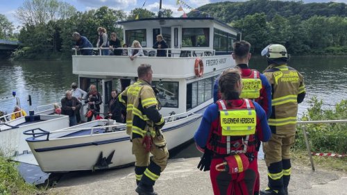 Herdecke: Feuerwehr rettet Passagiere von Ausflugsschiff