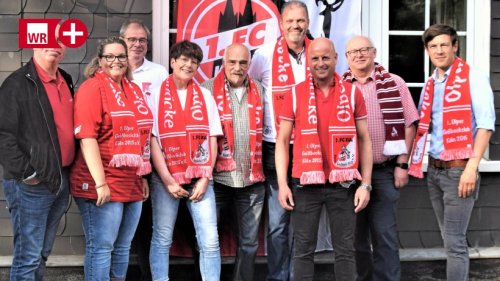 1. FC Köln: Fans feiern Harald Konopka in Rhode