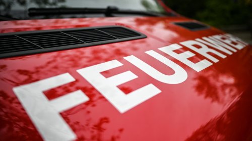 Feuer in Dortmund: Zwei Meter hohe Flammen schlagen aus Auto