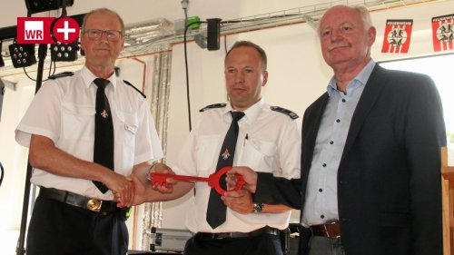 Brandneu: Schlüsselübergabe für Feuerwehrhaus Niedersfeld
